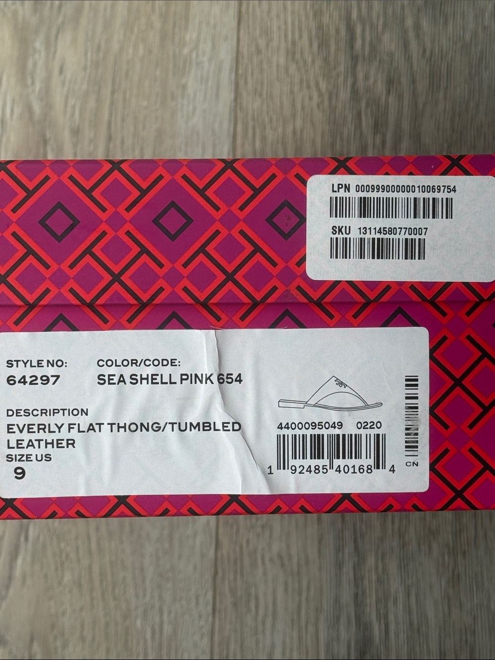 Tory Burch Sea Shell Pink Tumbled Leather Sandal Flat Thong Gold Double T Logo 9 - Picture 9 of 9